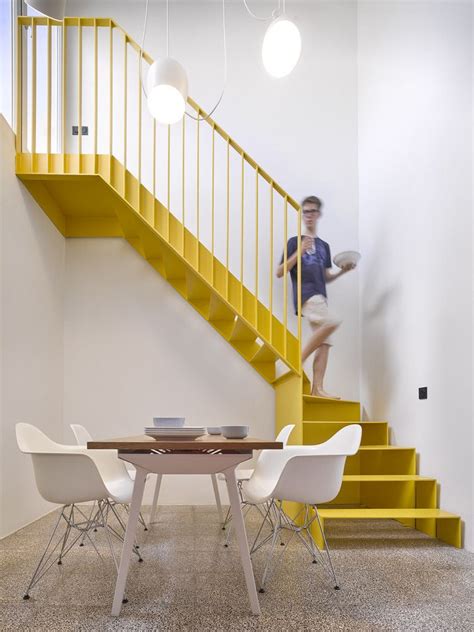 Railing height regulations in the uk vary on where they are situated and what they are used for. How To Choose The Stair Railing Height So Your Design Is ...