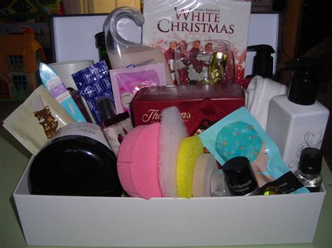 Making a christmas hamper for someone is a chance to show that you have put considerable thought into their gift, choosing items that you know they will decide on a theme for your hamper. Funky Po: Christmas Eve Hampers
