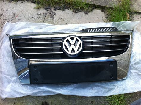 Volkswagen Eos Front Chrome Grill And Vw Badge Boxed Fits 2006 2010