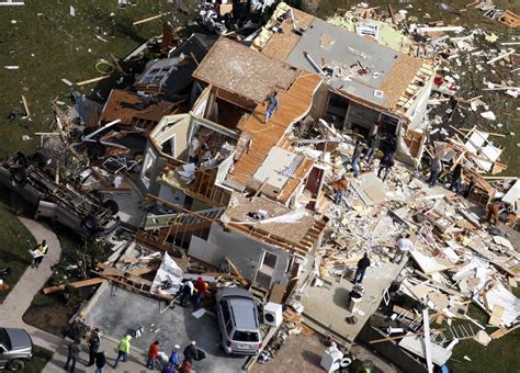 Aerial Views Of Tornado Damage Photo 9 Pictures Cbs News