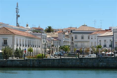 Stadtrundfahrt ist die rundfahrt durch tavira. Natal em Tavira com forte programação online
