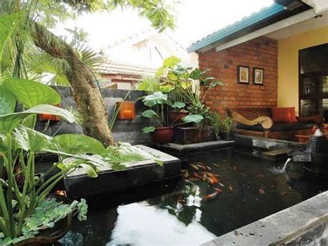Selain memilih pohon berukuran sedang, hal lain yang perlu dipertimbangkan adalah jenis akarnya. 17 Inspirasi Kolam Ikan Depan Rumah | Mau Kolam Minimalis ...