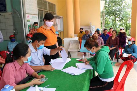 Chủ tịch ubnd tp.hcm nguyễn thành phong nhận định: TP HCM hoàn thành việc hỗ trợ NLĐ gặp khó khăn do dịch ...