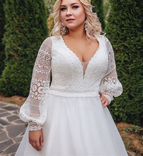 Plus Size Boho Wedding Dress With Long Wide Sleeves V Neckline Tulle Skirt All Sizes Curvy Bride