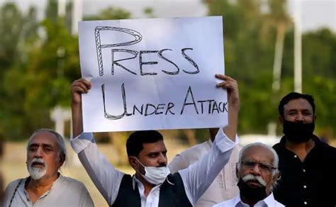 censorship is suffocating pakistan revista de prensa