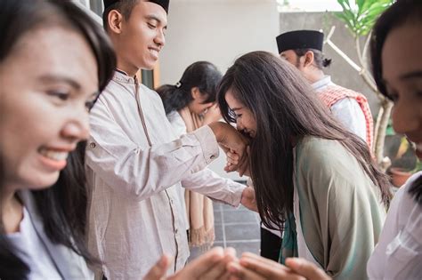 Selamat hari raya idul fitri. Ucapkan Minal Aidin Wal Faidzin saat Lebaran untuk Minta ...