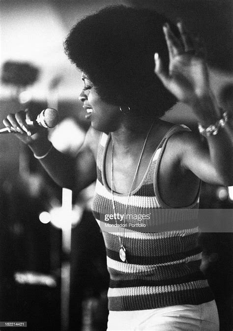 The American Singer And Showgirl Lola Falana Singing At La Bussola