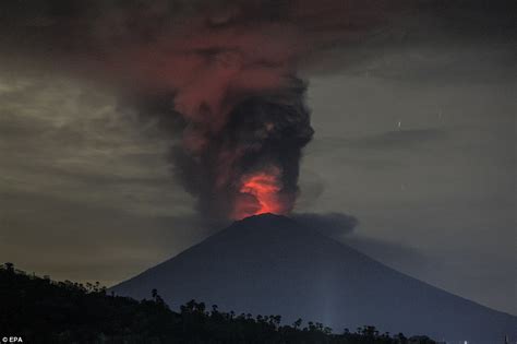 Bali Volcano Could Repeat Devastating 1963 Blast Daily Mail Online