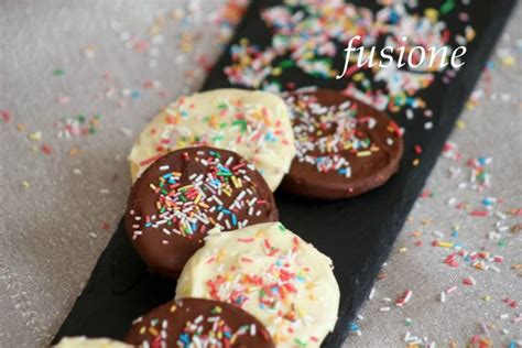 Maybe you would like to learn more about one of these? biscotti con cioccolato e codette arcobaleno, dolcetti di ...