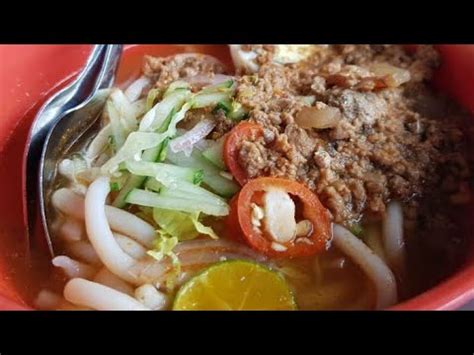 Kami kemudian di bawa mengelilingi bandar kuala kangsar termasuk istana bukit chandan, istana lama dan juga masjid ubudiah yang merupakan antara masjid tercantik di dunia. Laksa Pak Ngah, Kuala Kangsar - YouTube