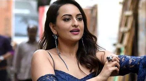 Sonakshi Sinha Reveals She Dated Bollywood Celebrity Deets Inside Celebrities News India Tv