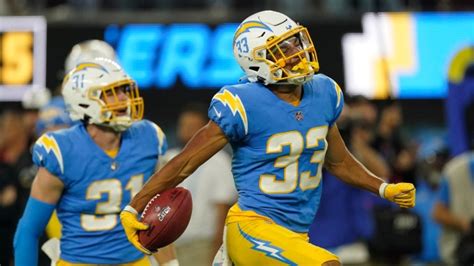 Canadians In The Nfl Chargers Leonard Recovers Fumble In Ot Thriller
