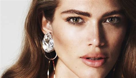 Modelo Trans Valentina Sampaio Dá O Tom Em Maior Evento De Moda