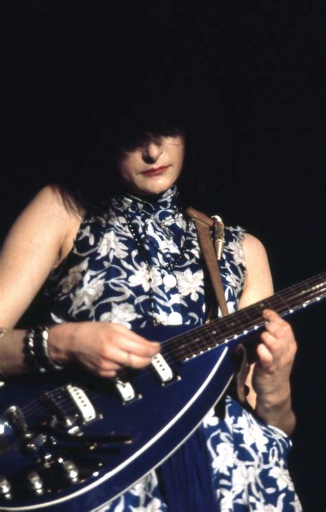 Img302 Siouxsie Sioux Playing A Mark Vi Electric Guitar Ma Flickr