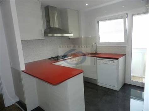 Aquí te explicamos la ventajas y desventajas de cada tipo. Reforma integral de cocina con Silestone Rojo y Compac ...