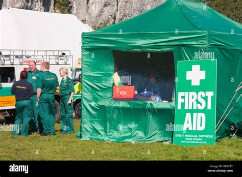 First Aid Tent Hi Res Stock Photography And Images Alamy