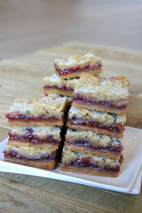 These raspberry almond linzer bars taste just like linzer cookies but made easier in bar form! Raspberry Shortbread Bars - RecipeBoy