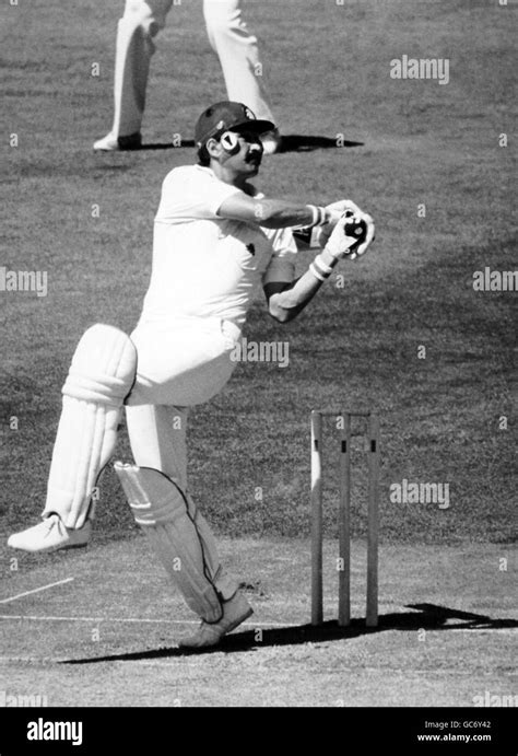 Graham Gooch Hooks Delivery From West Indies Bowler Colin Croft Hi Res