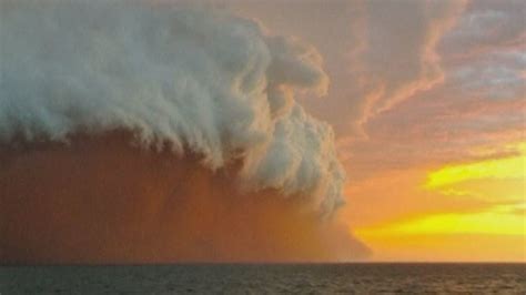 Dramatic Images Of Dust Storm Off Australian Coast Youtube