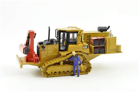 Simulator training provides a way for students to gain familiarization and understanding of machine controls, and learn proper operating procedures before. Caterpillar D6T Welding Tack Rig | Model truck kits, Farm ...