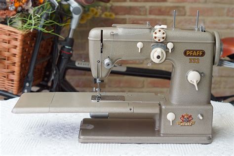Pfaff 332 Vintage Sewing Machines Pfaff Sewing Ideas Couture Tools