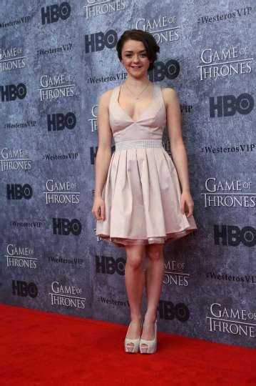 Maisie Williams Who Plays Arya Stark Stops On The Red