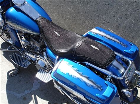 Comfortable seat that retains a custom look. Custom Harley-Davidson seat, H-D Road Glide seat, custom ...
