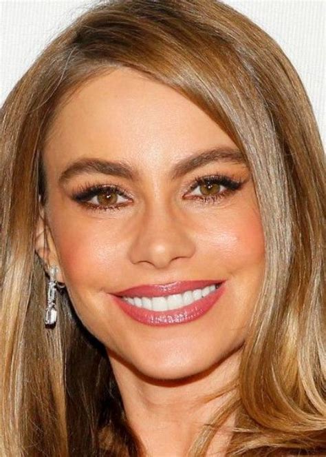 What color hair brings out hazel eyes. 20 Best Celebrity Makeup Ideas for Hazel Eyes | Perfect ...
