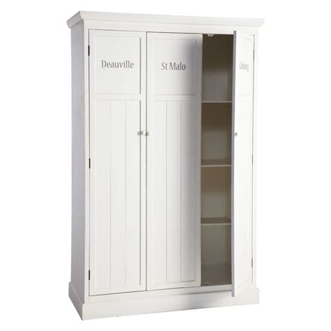 Our collection includes single, double and 3 door wardrobes in modern and traditional wooden designs. Wooden wardrobe in white W 125cm Newport | Maisons du Monde