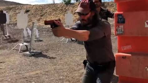 Video Keanu Reeves Traint Met Voormalig Navy Seal Voor John Wick My Xxx Hot Girl