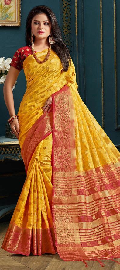 Traditional Yellow Color Kanjeevaram Silk Silk Fabric Saree 1535846