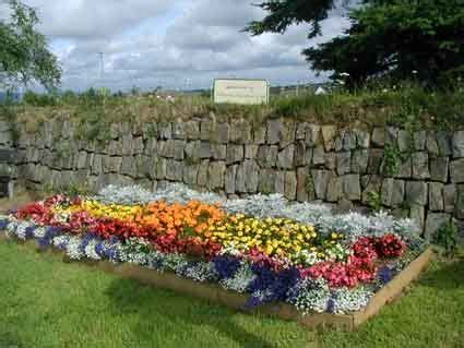 Maybe you would like to learn more about one of these? Flower-Bed-Designs.jpg (425×319) | Small flower gardens ...