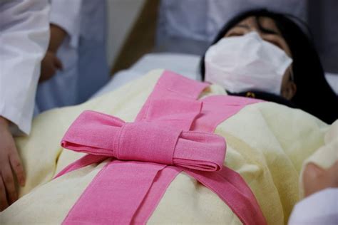 Women Handling The Dead More Female Morticians In South Korea As Taboo Fades