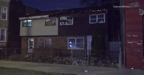 Bricks Fall From Building In West Garfield Park Cbs Chicago