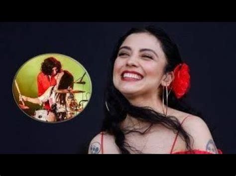 Mon laferte era su crush: MON LAFERTE SALE DEL ARMARIO Y PRESENTA A SU NOVIA EN ...