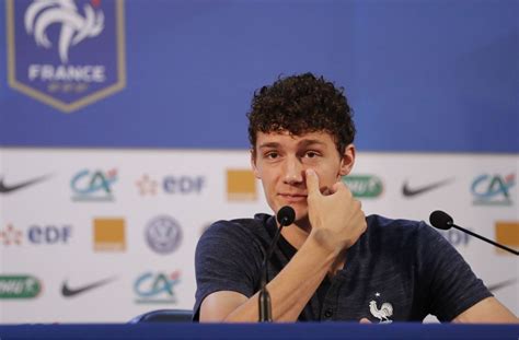 #benjamin pavard #benji #lucas hernandez #lucas #fc bayern #bayern munich #benji: Benjamin Pavard vom VfB Stuttgart: Wie sich der Social ...