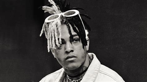 Xxxtentacion With White And Black Hair Having Sunglass On Head In Black