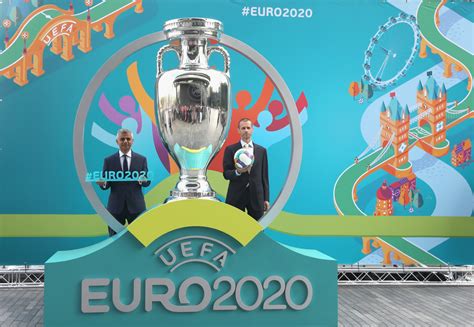 Eslovaquia, macedonia del norte, hungría y escocia clasificaron a la ronda de grupos de la eurocopa 2020 que se desarrollará el próximo año. UEFA builds bridges with new Euro 2020 identity | Design Week