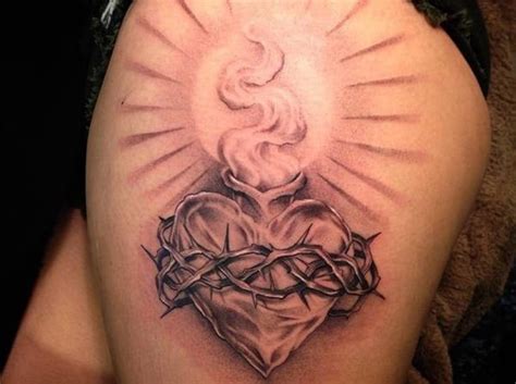 El sagrado corazón es una de las imágenes más populares de la cristiandad, y muchos seguidores religiosos elegir que la imagen colocada en su cuerpo por medio de un tatuaje para que puedan tener un recordatorio constante de. Tatuajes de corazón con espinas | Tatuantes