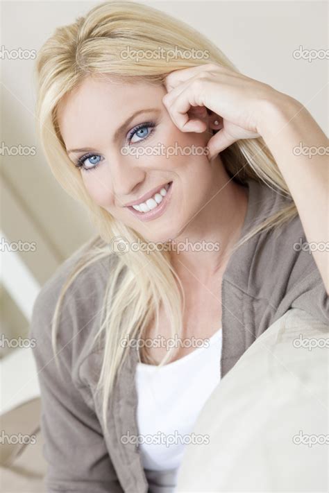 Portrait Of Beautiful Young Blond Woman With Blue Eyes — Stock Photo
