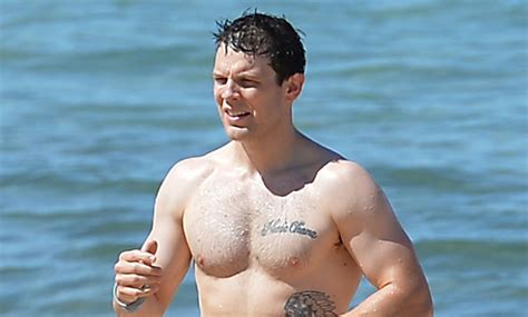 Jake Lacy Looks So Hot While Shirtless At The Beach In Hawaii Jake