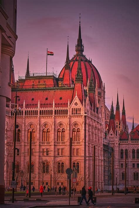 View On The Hungarian Parliament Building Budapest Hungar Maxime