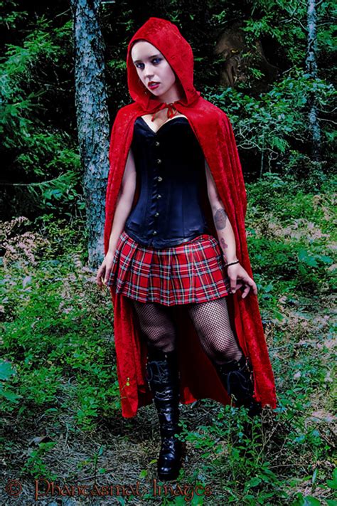 Something new in terms of color and composition. Twisted Red Riding Hood Cosplay