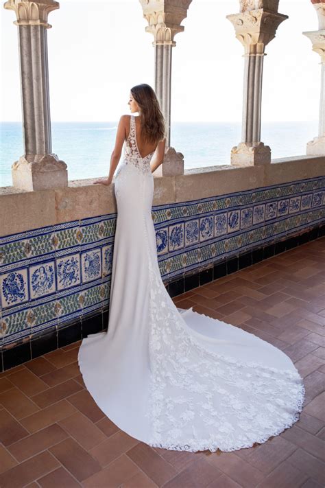 Sleeveless V Neckline Lace Embroidered Crepe Sheath Wedding Dress With