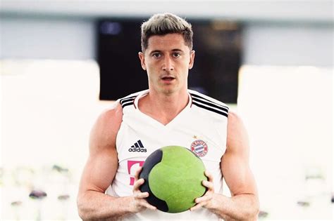 ⚽ der fc bayern münchen ist der erfolgreichste fußballverein deutschlands. Пин от пользователя polina polina на доске футбол какой-то ...
