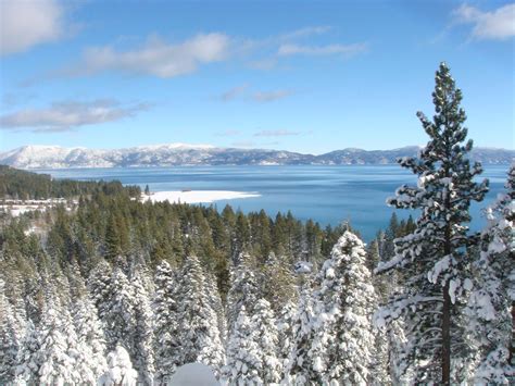 Overlooking Snowy Lake Tahoe Snowy Lake Tahoe Mountains S Flickr