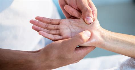 Benefícios Da Massagem Nas Mãos E Como Dar Uma ótima Massagem às Suas