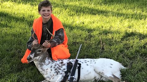 Mississippi Hunters First Buck Is A Rare Piebald