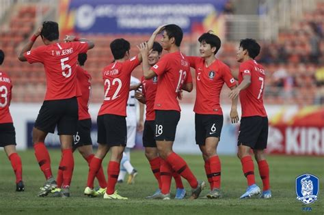 손흥민 부상 복귀 맨유전 2골 1도움!! 박지성의 응원 "올림픽 본선만 가면 금메달도 가능"