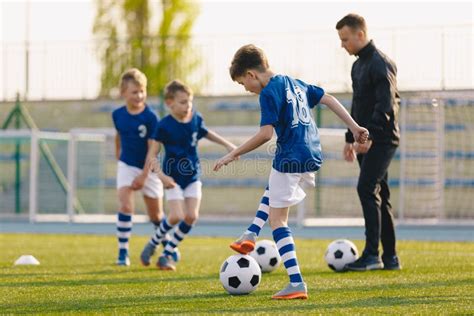 Football Training Practice Exercises For Youth Soccer Players Stock